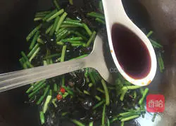 蒜苔炒木耳的做法图解7