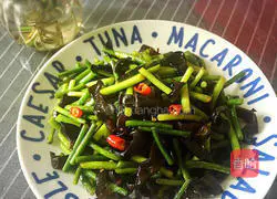 蒜苔炒木耳的做法图解8