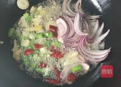 洋葱炒猪肺的做法图解1