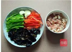 木耳炒肉片的做法图解2