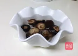 蚝油双菇的做法图解1