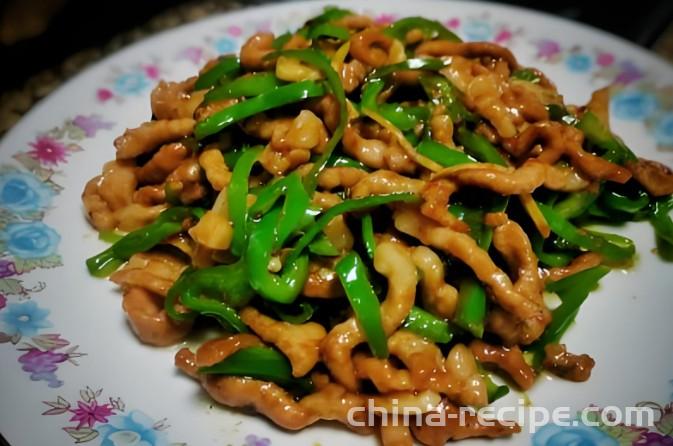 The method of stir frying spicy shredded meat