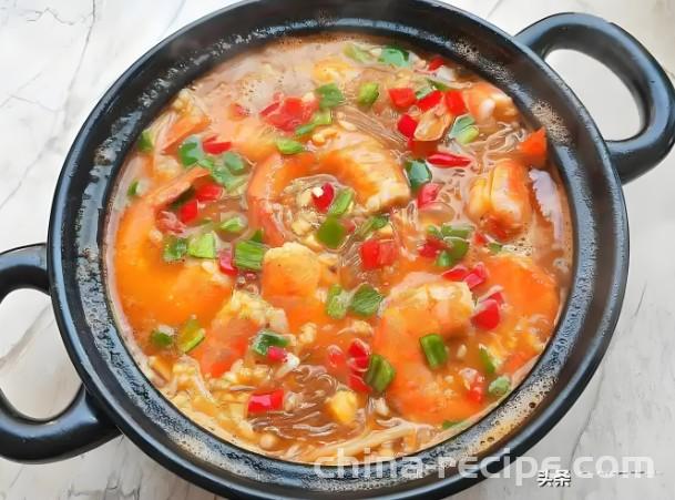 Method for making a clay pot with fresh shrimp and lamb meat