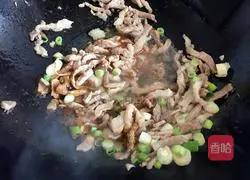 猪耳朵豆角丝炒肉的做法图解8
