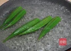 秋葵秒鸡蛋的做法图解3