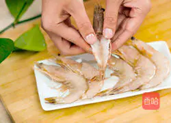 鲜虾羊肉砂锅的做法图解3