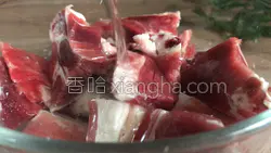 红焖羊肉炖萝卜的做法图解1