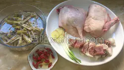 砂锅老鸭笋的做法图解1