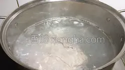 砂锅酸菜白肉的做法图解2