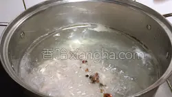 砂锅酸菜白肉的做法图解4