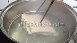 砂锅酸菜白肉的做法图解5