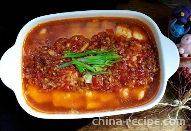 The method of chopping spicy basa fish
