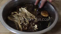 山菌烧豆腐的做法图解3
