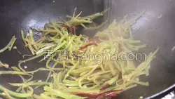 酸辣青笋丝的做法图解7