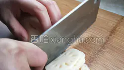 炝拌藕片的做法图解1
