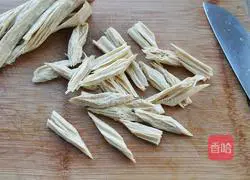杂蔬香菇烧腐竹的做法图解2