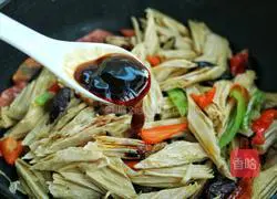 杂蔬香菇烧腐竹的做法图解10