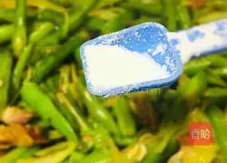 香菇酱辣炒雪豆的做法图解12