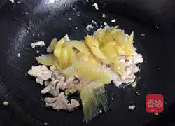 咸菜炒肉片的做法图解12