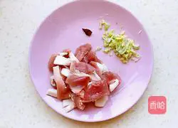 肉片炒蘑菇的做法图解2