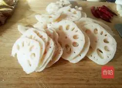 麻辣香锅藕片的做法图解2