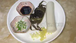 大闸蟹炒年糕的做法图解1