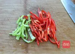 洋葱辣椒炒肉皮的做法图解6