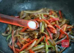 洋葱辣椒炒肉皮的做法图解11