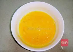 花生松仁炒蛋的做法图解2