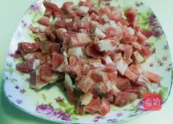 肉末油麦菜的做法图解2