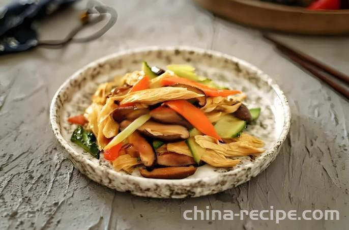 The practice of burning Rolls of dried bean milk creams with miscellaneous vegetables and mushrooms