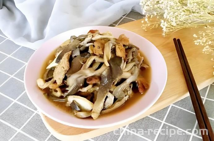 The method of stir frying mushrooms with sliced meat