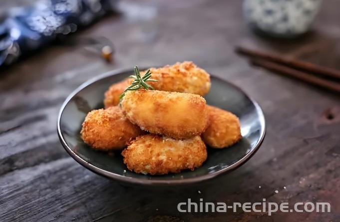 The method of making crispy taro paste rolls