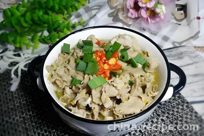 The method of blanching fat sheep with mushroom and potato powder