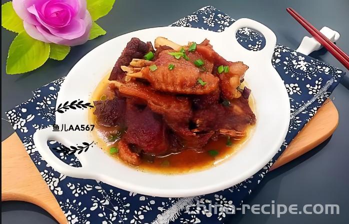 The method of stewing geese in an iron pot