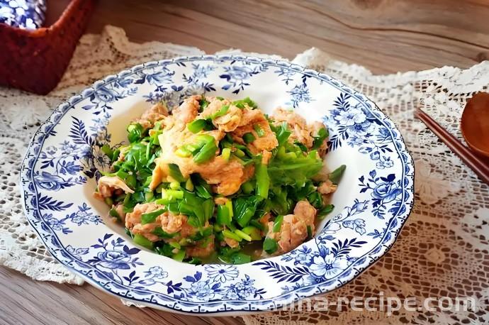 The method of stir frying chives with shrimp sauce