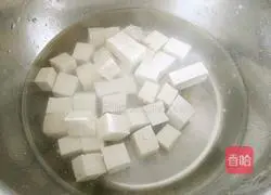 香辣青蒜苗炒豆腐的做法图解1