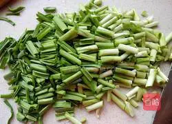 香辣青蒜苗炒豆腐的做法图解3