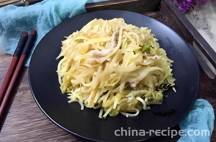 How to stir fry pickled Chinese cabbage with shredded potatoes