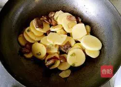 猪肉烧土豆片的做法图解6