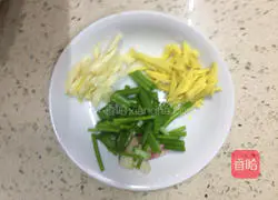 彩豆菜椒鸡肉丝的做法图解2