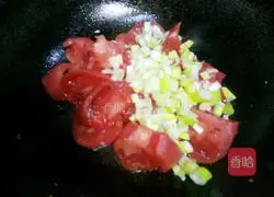 西红柿炒鸡蛋黑木耳的做法图解9