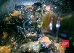 西红柿炒鸡蛋黑木耳的做法图解12