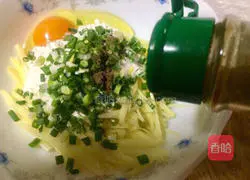 千丝万缕鸡蛋土豆丝饼的做法图解4