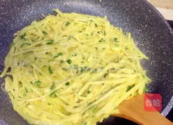 千丝万缕鸡蛋土豆丝饼的做法图解8