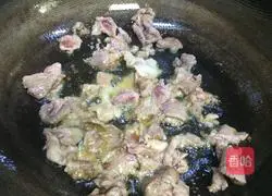 泡椒三色木耳肉片的做法图解10