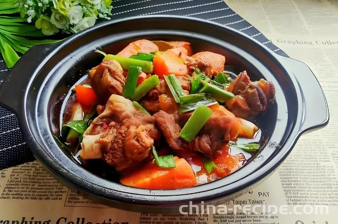 The method of stewing lamb with carrots