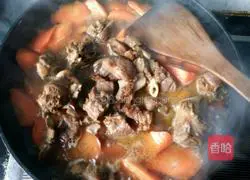胡萝卜炖羊肉的做法图解17