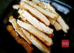 炸豆腐炒青蒜苗的做法图解3