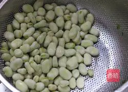 椿芽煎嫩胡豆的做法图解1